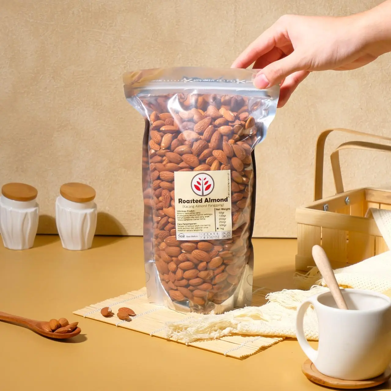 Kacang Almond Panggang 50 gram/ Roasted Almond 50 gram cemilan snack Food
