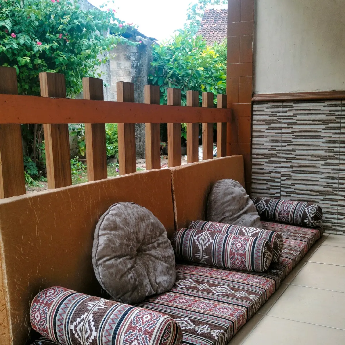 Sofa LESEHAN ARAB 100x55x10cm - Royal Yellow Busa Rebondit Custom Furniture sofa lesehan Arab 220x55x 4lengan 4 bantal
