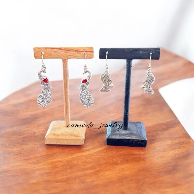 display anting kayu / pajangan anting kayu 1