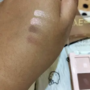 SANIYE LIVE 4 Warna Glitter Eyeshadow Palette Eyeshadow  E0435