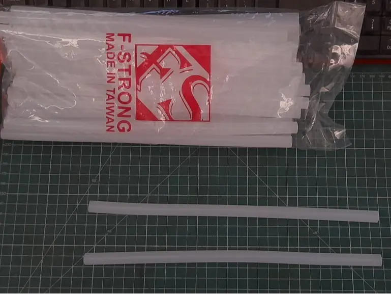 Refill Isi lem Tembak 1 KG / Lem Stick Lem Lilin FS - 1 KG 0