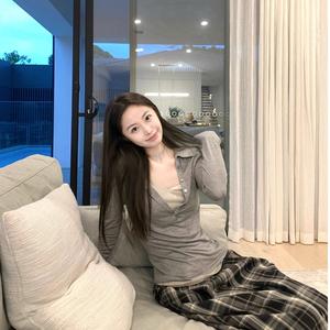 Women's tight-fitting tops, fake two-piece contrasting color stitching women's T-shirts, half-open collar polo collar long-sleeved T-shirts for women 2025 fashionable and beautiful early autumn, new Korean button design versatile tops 3282 Basic Casual