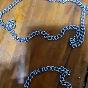 SATU SET KALUNG DAN GELANG TITANIUM MODEL RANTAI RAPAT KLIP ANTI KARAT ANTI LUNTUR TERBARU TERMURAH TERLARIS Pria Wanita