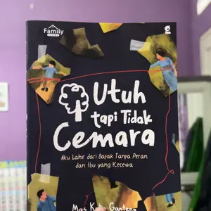 Ready BUKU UTUH TAPI TIDAK CEMARA aku lahir dari bapak tanpa peran dan ibu yang kecewa Soft Cover