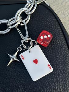ポーカーダイスキーチェーン スターペンダント付き ダイヤモンドクラブ合金デザイン かわいいゴシックスタイル バッグ・車・携帯・学校アクセサリーに最適