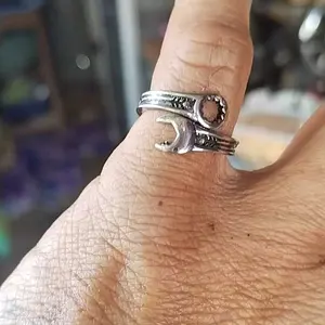 Cincin berbentuk kunci pas Retro pria, aksesori ornamen perhiasan Untuk pemakaian sehari-hari, cincin dapat disesuaikan terbuka 925 Perak