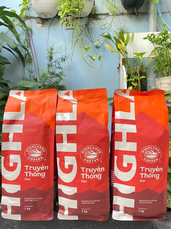 Combo 3 kg Cà phê Rang Xay Highlands Coffee Vị Truyền Thống Bịch 1kg Cafe Arabica và Robusta