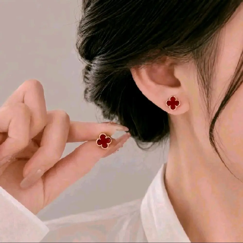 Anting Tindik Titanium Wanita Elegan Model Bunga Maroon dan Hitam Anti ...