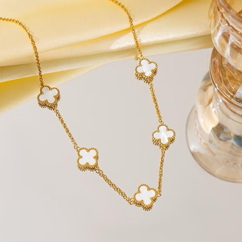 Kalung Wanita Titanium Motif Bunga Anti Karat Dengan Pilihan Warna Cantik Dan Desain Elegan