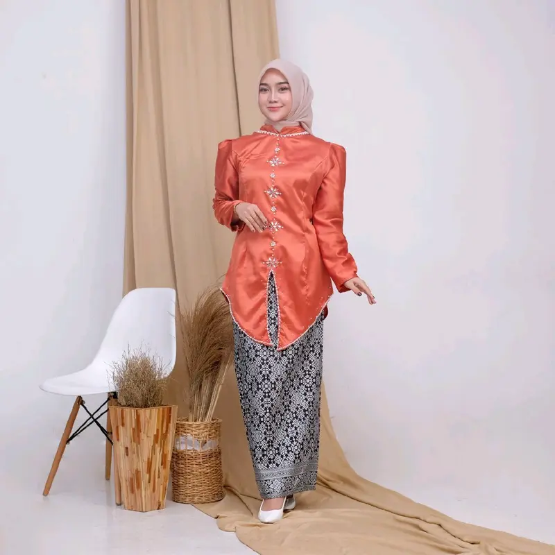 Setelan Baju Kurung Melayu Wanita Muslim Tunik Elsa Full Payet Rok Batik Motif Songket Terbaru Satin Span 3