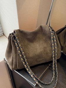 Bolso de un solo hombro estilo retro y a la moda con acabado mate, tipo axila; bolso bandolera casual y versátil de un solo hombro; bolso cruzado sencillo y moderno con cadena; adecuado para combinar en el día a día, ir al trabajo y otros escenarios.