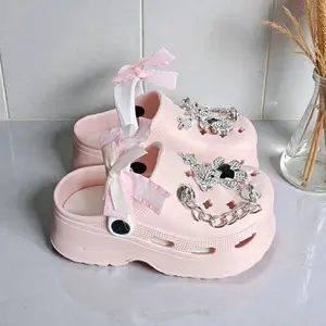 Sandal Anak Perempuan Pink Pita Lucu dengan Hias Rantai & Boneka Empuk Anti Slip untuk Keseharian