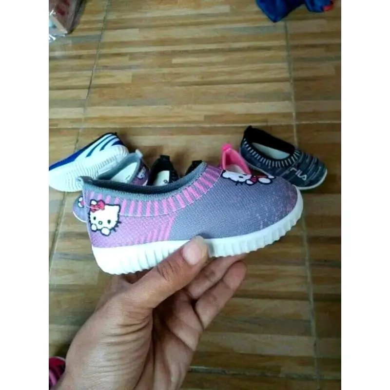 Sepatu Anak Perempuan Slip On Hello Kitty 2