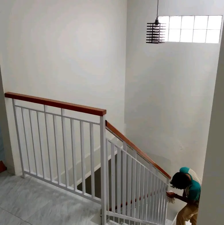 Railing Tangga Pegangan Kayu Kamper.    . 1