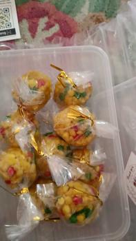 Product Review of Indian Sweets Gram Dhall Laddu Halal Food Snack Candy from I** R**q 0