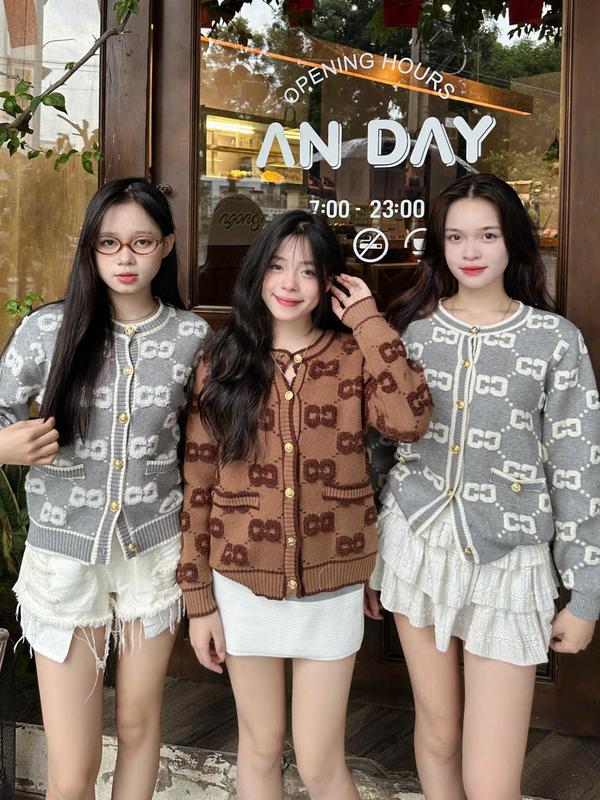 ÁO LEN CADIGAN CHỮ CC DÀI TAY THÊU XÙ MỀM MỊN HOT 2025