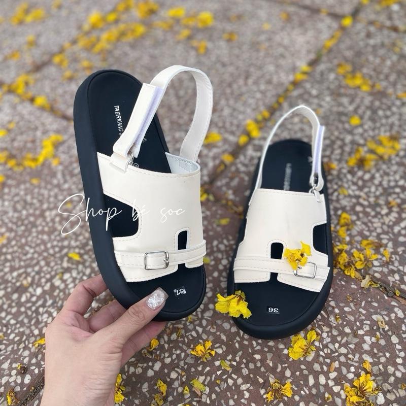 Giày sandan bảng  ngang (Ha3),mẫu  chuẩn  size,chân gầy  lùi  dùm shop 1 size,chân quai có  mai  viền xung quanh,đế cao 3cm.