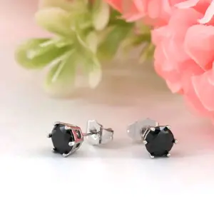 ANTING WANITA TITANIUM(silver permata hitam) ANTI KARAT ANTI LUNTUR Style