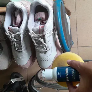 Shoe Pembersih Sepatu isi 100ml + busa aplikator