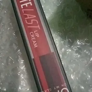 [SHEILA DARA'S PICK]  OMG OH MY GLAM Mattelast Lip Cream 2.9 g - Lip Cream Matte Dengan Warna Intense, Tahan Lama & Ringan