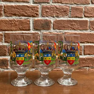 Gelas untuk memperingati Penobatan Ratu Elizabeth II