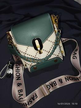 Product Review of Tas Desain Fashion Untuk Wanita Tas Bahu Santai Serbaguna Kulit PU Kapasitas Besar from c**y 0