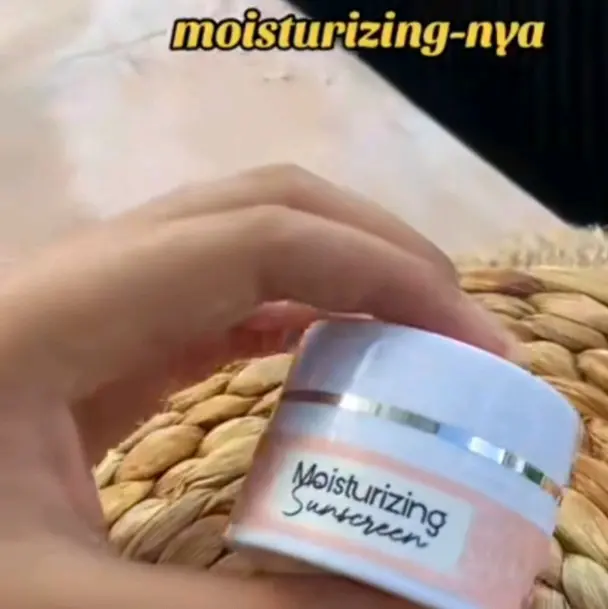 CREAM BYZOE GLOW MOISTURIZING SUUNCREEN PINK 0