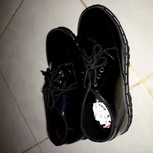 Sepatu Pantofel Docmart Sepatu Oxford Formal Pria Tali Hitam Premium Anti Slip Size 39-43 Nyaman & Aman untuk Kerja Karet TPR Insole Anti Slip Elegan dan Tahan Lama