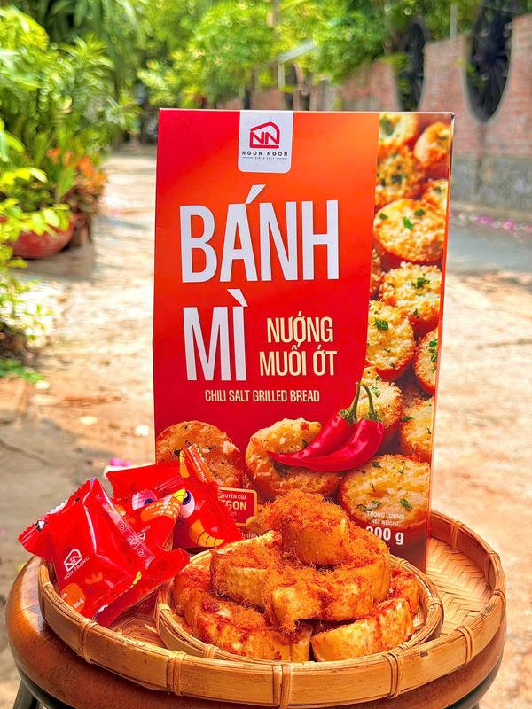   1 HỘP  Bánh Mì Bơ Tỏi Chà Bông Nướng Muối Ớt 200gram 28-30 bánh  Đồ Ăn Vặt SNACK Food Thức Ăn 