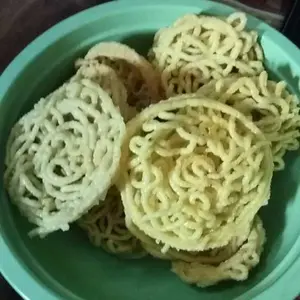 2 BUNGKUS KERUPUK MIE KUNING 500 GRAM KHAS TEGAL JAWA TENGAH Food Goreng Gurih Asin Bumbu Rempah BPOM SPP-IRT Makanan Nusantara Gurih Rempah Mentah Siap Goreng