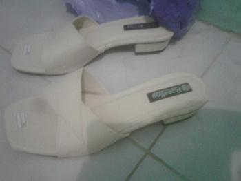 Product Review of SANDAL WANITA HAK TAHU 3CM TERBARU MODEL ELEGAN REKOMENDASI UNTUK WANITA TREN DAN KEKINIAN Hitam from R**🦋 0