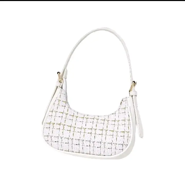 Tas Selempang Cewek Bahan Sintetis Import Tebal dan Lentur dengan Slot Kartu dan Aksesoris Blacknikel - Fashion Wanita