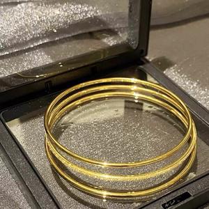 Plain Titanium Steel Gold Layered Bracelet Light Luxury Niche Design Golden Light Colorful Surface Exquisite High Aesthetic