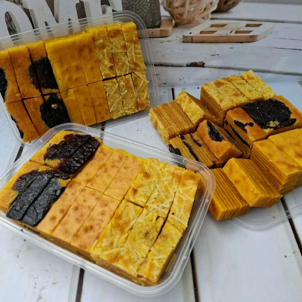 Lapis legit dadu 3 varian rasa keju,prunes premium isi 24potong