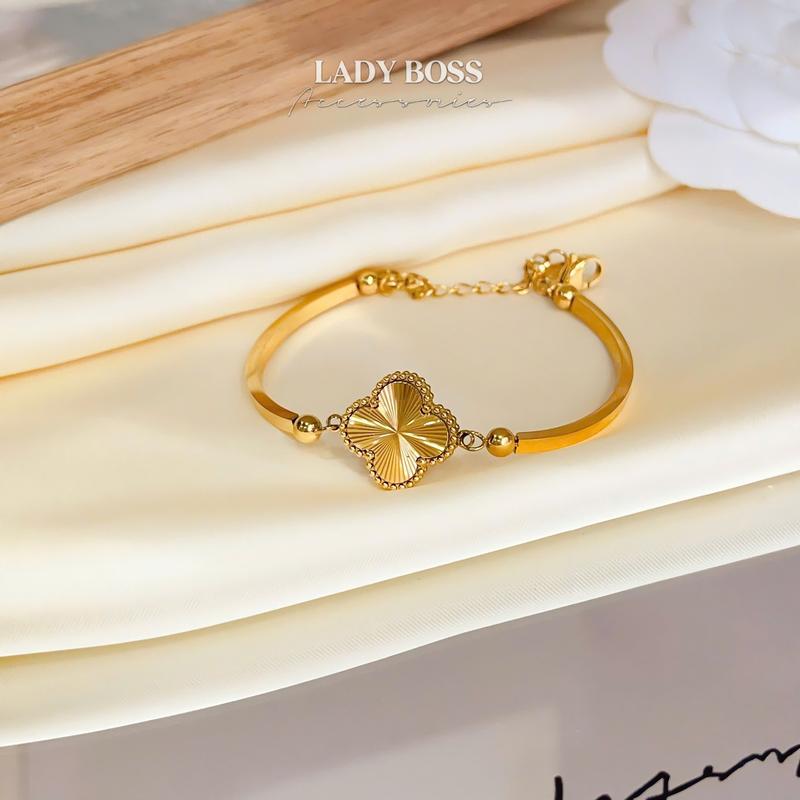 Trang Sức Lắc Tay Vòng Kiềng Cỏ Bốn Lá Phụ Kiện Vòng Đeo Tay Cỏ 4 Lá Cho Nữ Chất Liệu TiTan Mặt Gương Mạ Vàng Cắt Phay CNC Cao Cấp Bền Màu Không Đen Gỉ Lady Boss Accessories LT197