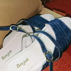 Sandal Slip On Flat Mules Wanita Terbaru Kekinian Sendal Cewek Selop Karet Shoes Hitam