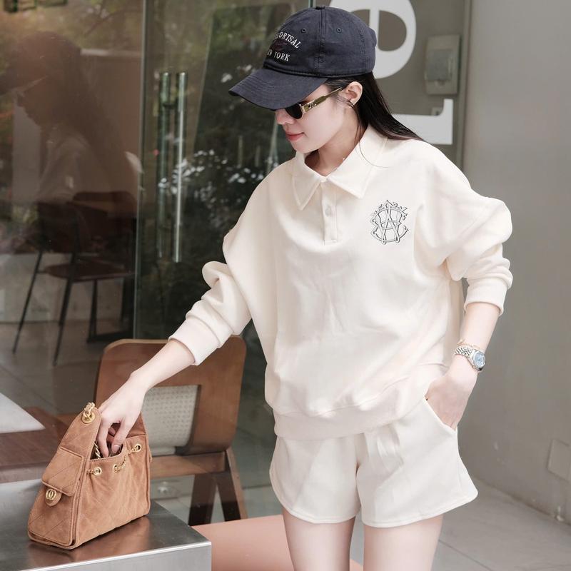 Chidori -Set Bộ Nữ Áo Polo Dài Tay & Quần Short Form Rộng Logo In Chất Liệu Nỉ 2 Da Phong Cách Thời Trang Hiện Đại