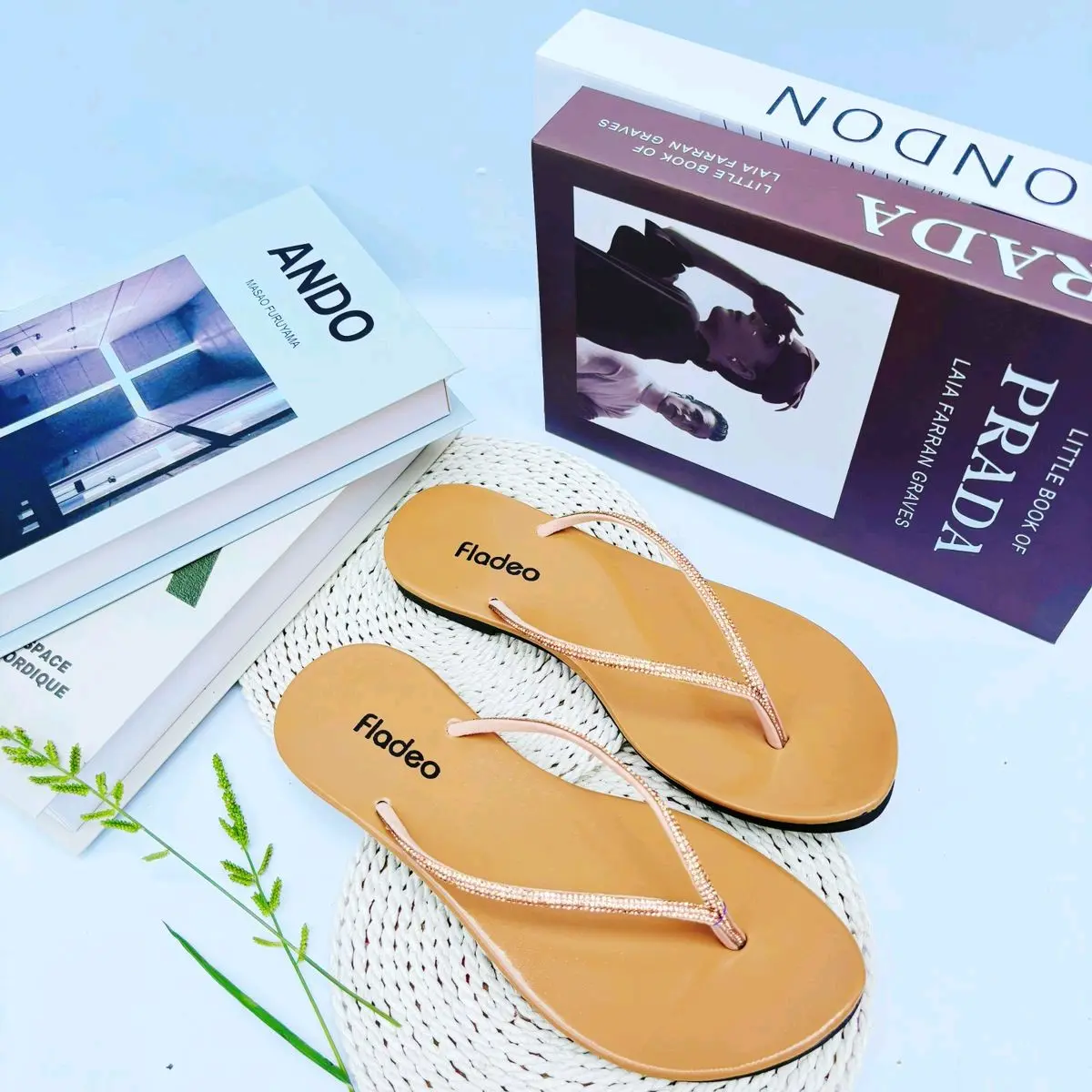 Sandal Jepit Wanita Sendal Hight Hells Sendal Anti Licin Tali kaki Ukuran 36-41 Hitam Dengan Tinggi Hak 1 cm High