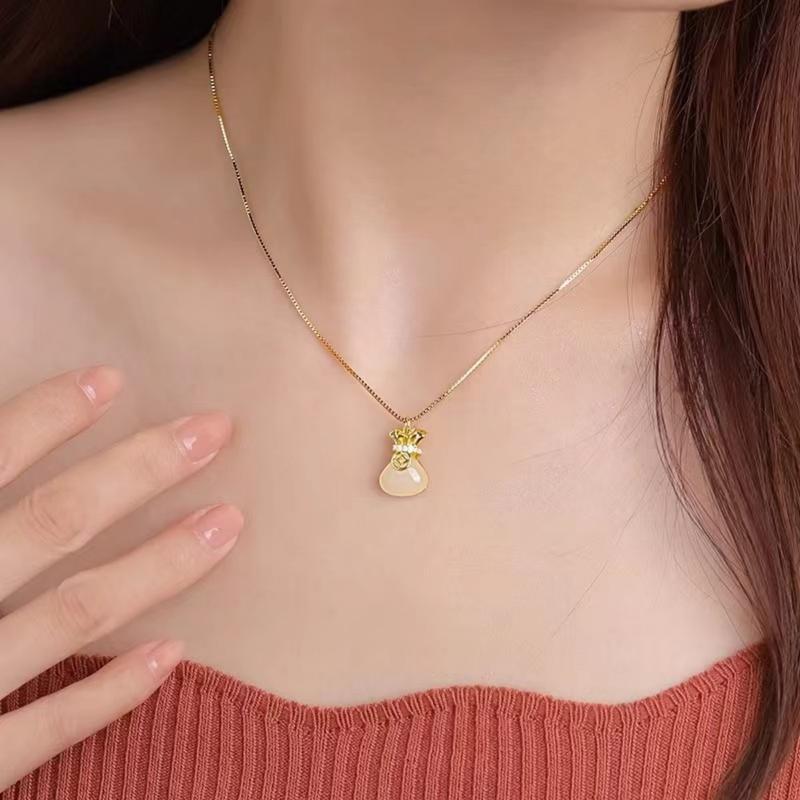 White chalcedony fortune bag necklace light luxury temperament type new trend senior sense clavicle chain temperament necklace 4