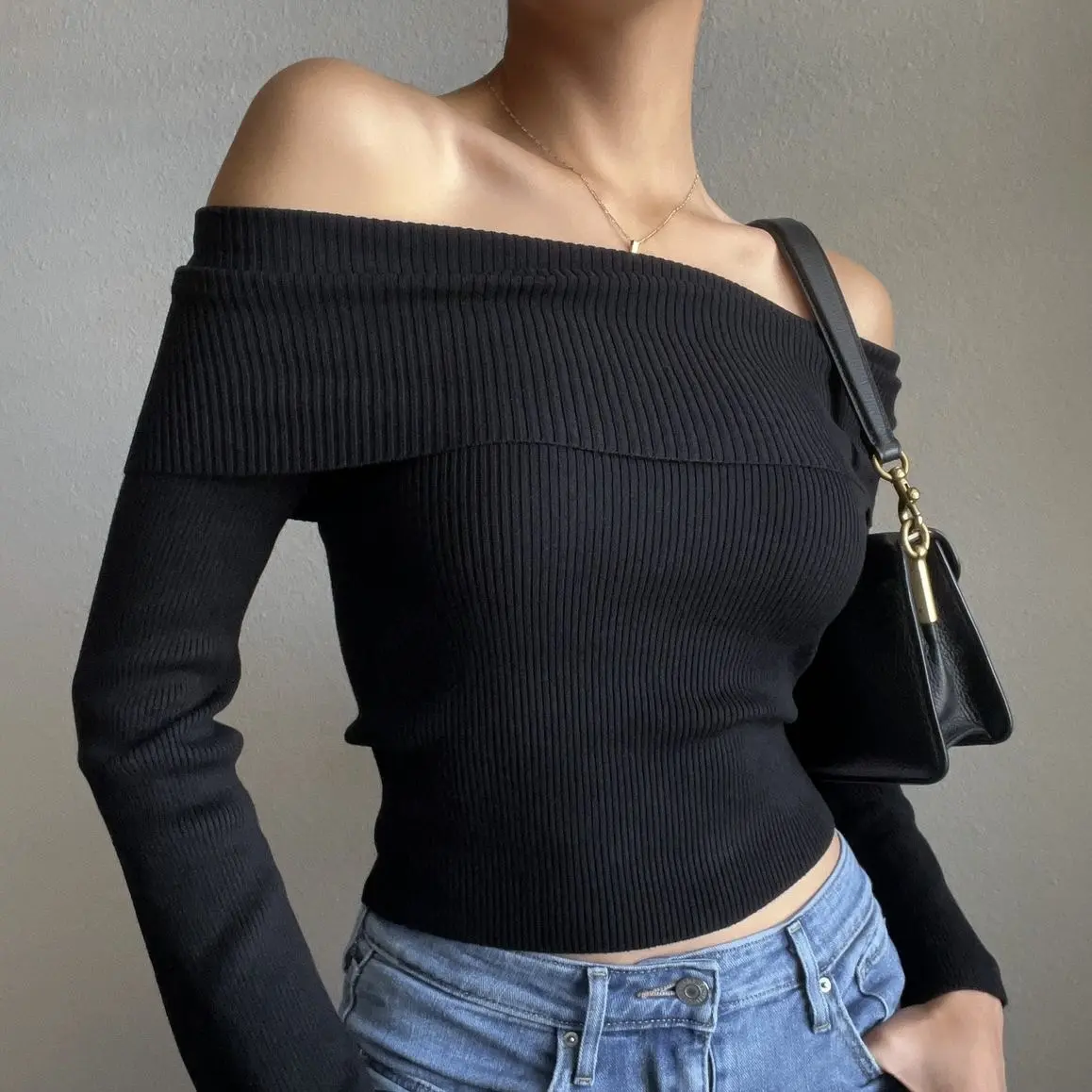 hs.urban - Sabrina Longsleeve Top - Off Shoulder Korean Look Wanita Rib