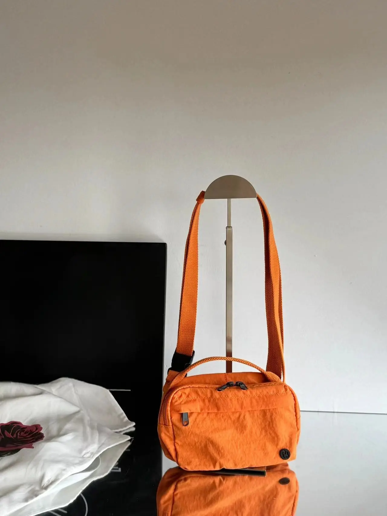 Túi Vuông Nhỏ Chất Liệu Nylon, Thời Trang Mới Cho Năm 2024, Túi Vải Nhẹ Dành Cho Nữ, Thiết Kế Đơn Giản, Túi Đeo Chéo Một Bên Vai, Thích Hợp Cho Điện Thoại