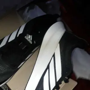 Legia Running Swift Hitam Putih, Sepatu Sneakers Running Sport Cocok Untuk Pria dan Wanita