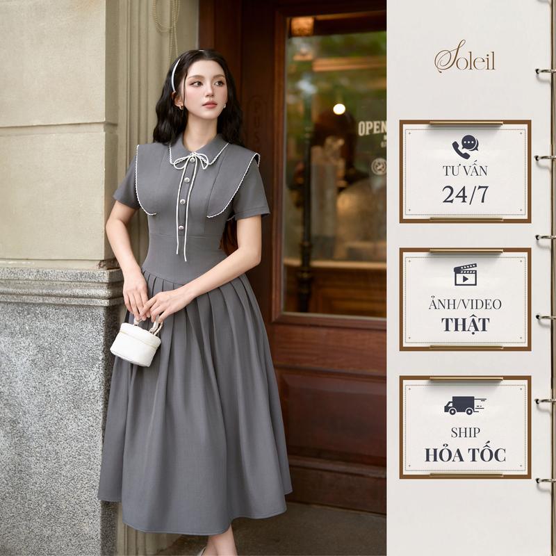  SOLEIL - Váy Đầm Lagom Dress Thiết Kế Nữ Ngắn Tay Cổ Đức Cách Điệu Phối Nơ Dáng Xòe Xếp Ly Chiết Eo Màu Ghi Xám Thanh Lịch Đi Làm Tiệc Ăn Cưới Women Kem Sen VD22 