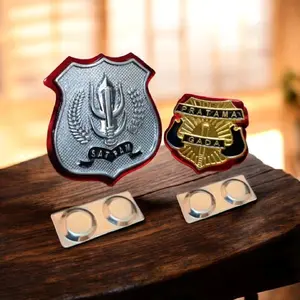 PIN LENCANA  SATU SET SATPAM GADA DAN KEWENANGAN  MAGNET MIKA