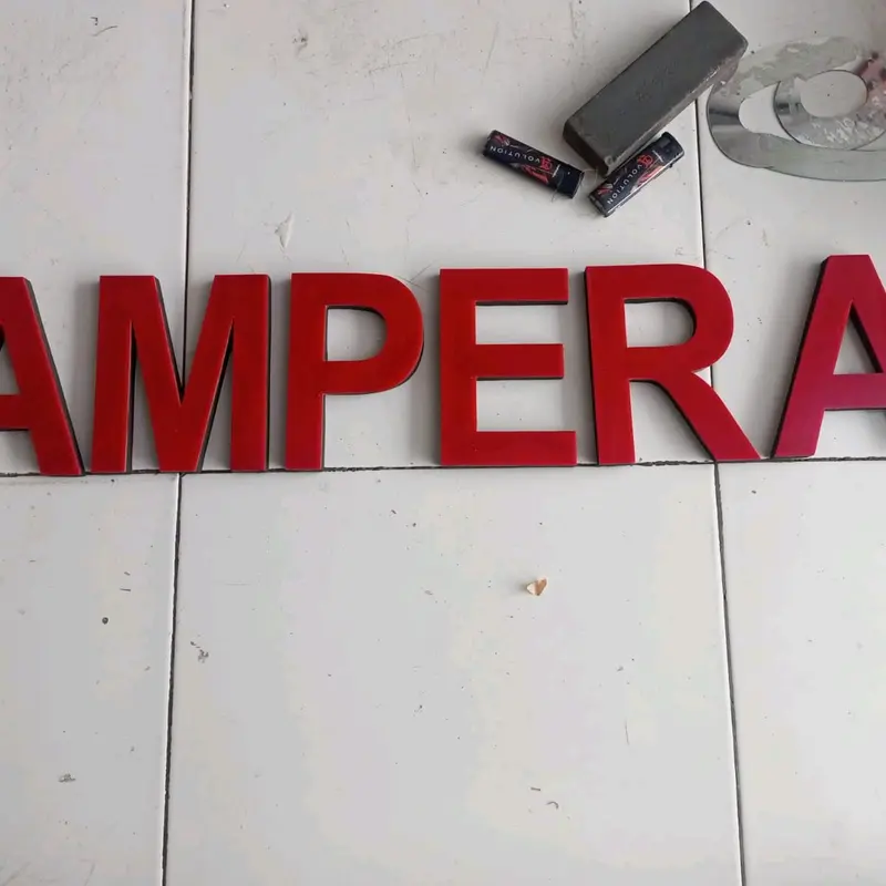Huruf dan Angka bahan Akrilik spon. tinggi 20cm harga untuk satu huruf.di tempel di tempel 1