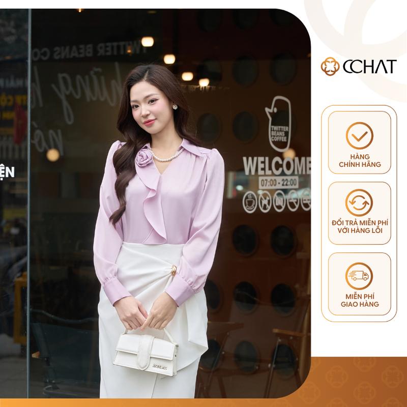   Mới  - Áo Kiểu Nữ CCHAT Dáng Suông Cổ V Kẹp Bèo Cuốn Hoa Đính Dây Ngọc 24ADL2010ST 