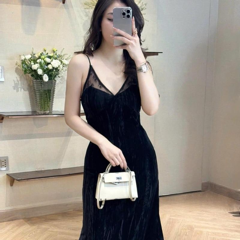 Váy Nhung 2s Cổ V Mix Ren Dáng Dài Dành Cho Nữ By Trang Mun E38