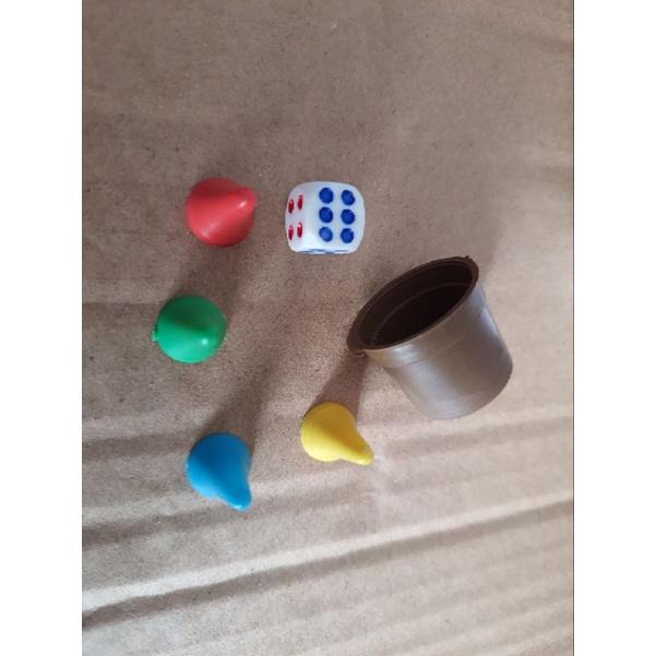 Satu Set Dadu Tatakan plus pion warna warni untuk mainan ular tangga 4