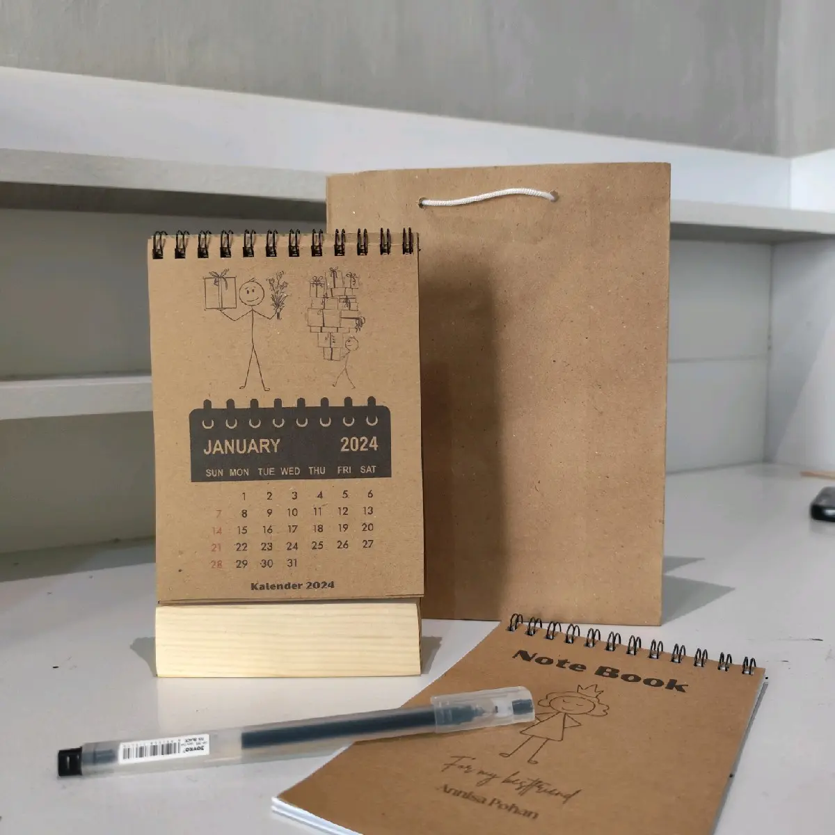 Souvenir custom kalender+notebook+pulpen free paperbag cocok untuk souvenir pernikahan  seminar atau hadiah lainnya