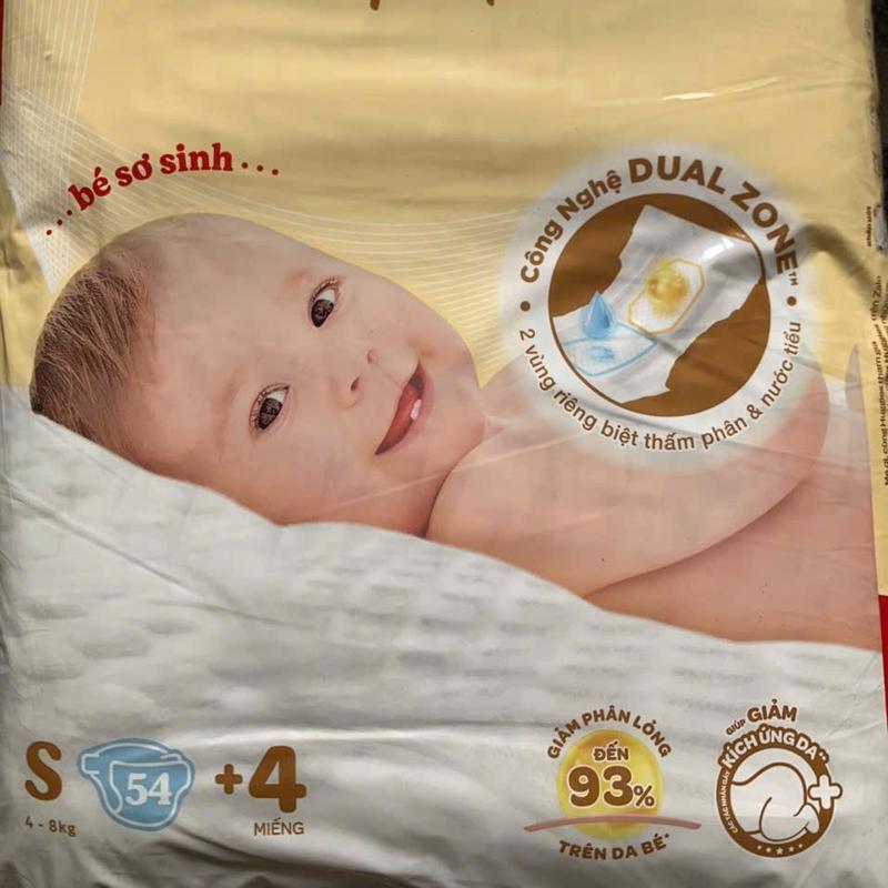   54+4 Miếng Gói  - Tã dán sơ sinh Huggies S54 Skin Perfect cho bé 4 đến 8 kg - Tã dán cho bé Size S - Tã Dán Cho Bé 